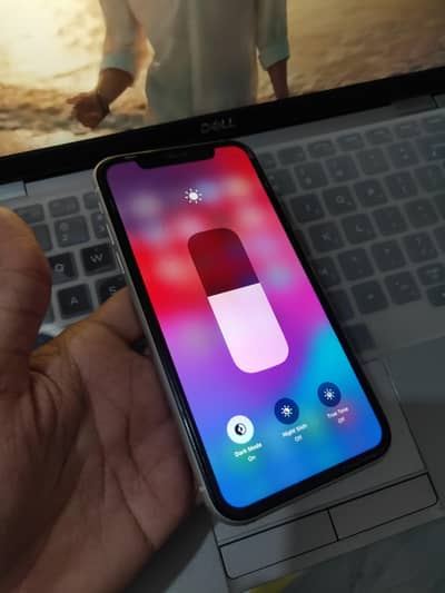 iPhone XR 64GB White – FACTORY UNLOCKED