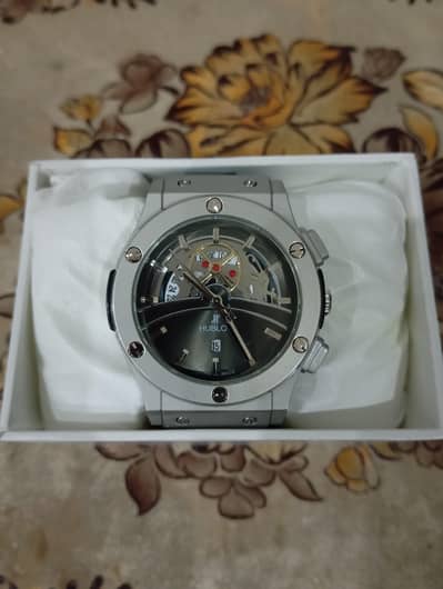 Hublot -men's watch with metallic body