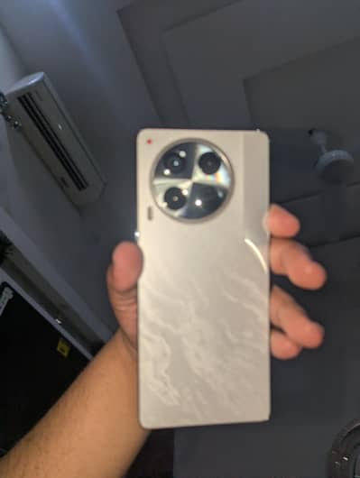 complete box and accessories  display finger