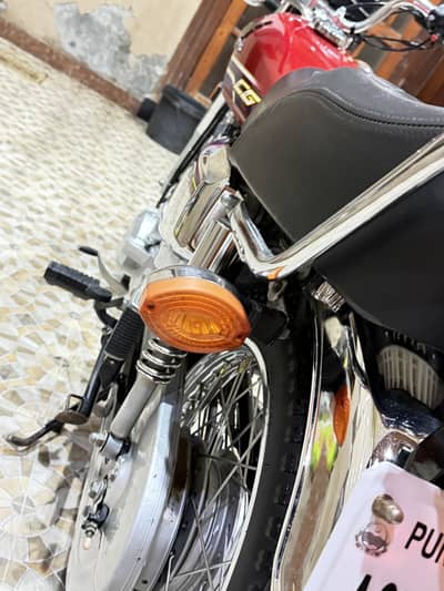 Honda CG125 special eidition red color