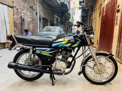 Honda 125 2022 model genuine condition just buy and drive. .