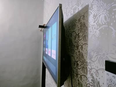 SONY 3D TV 42INCH GLASSES