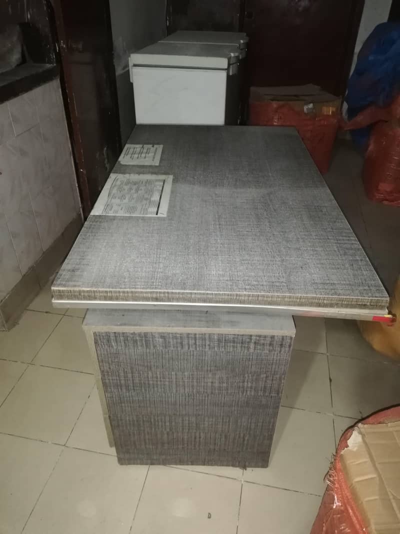 Office Table 0