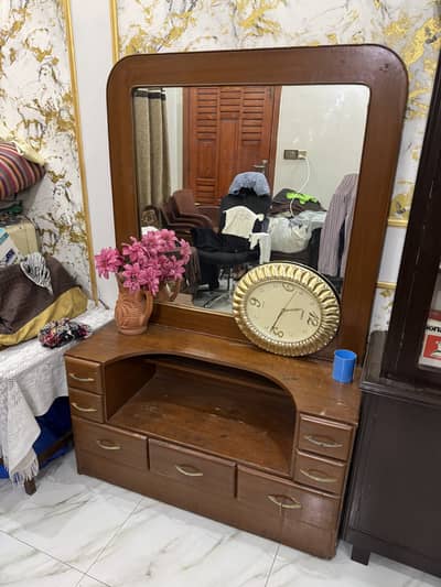 Dresser/Dressing table/Chest of drawers for sale