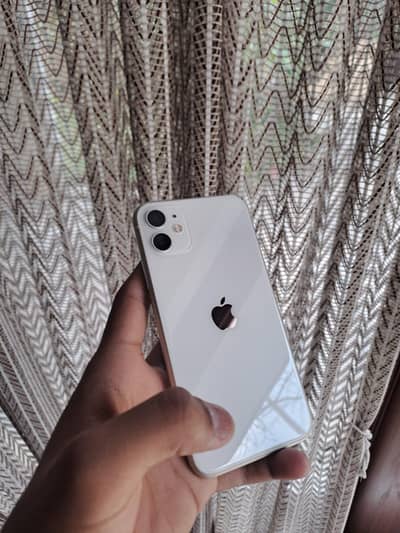 iPhone 11 128gb iCloud locked.