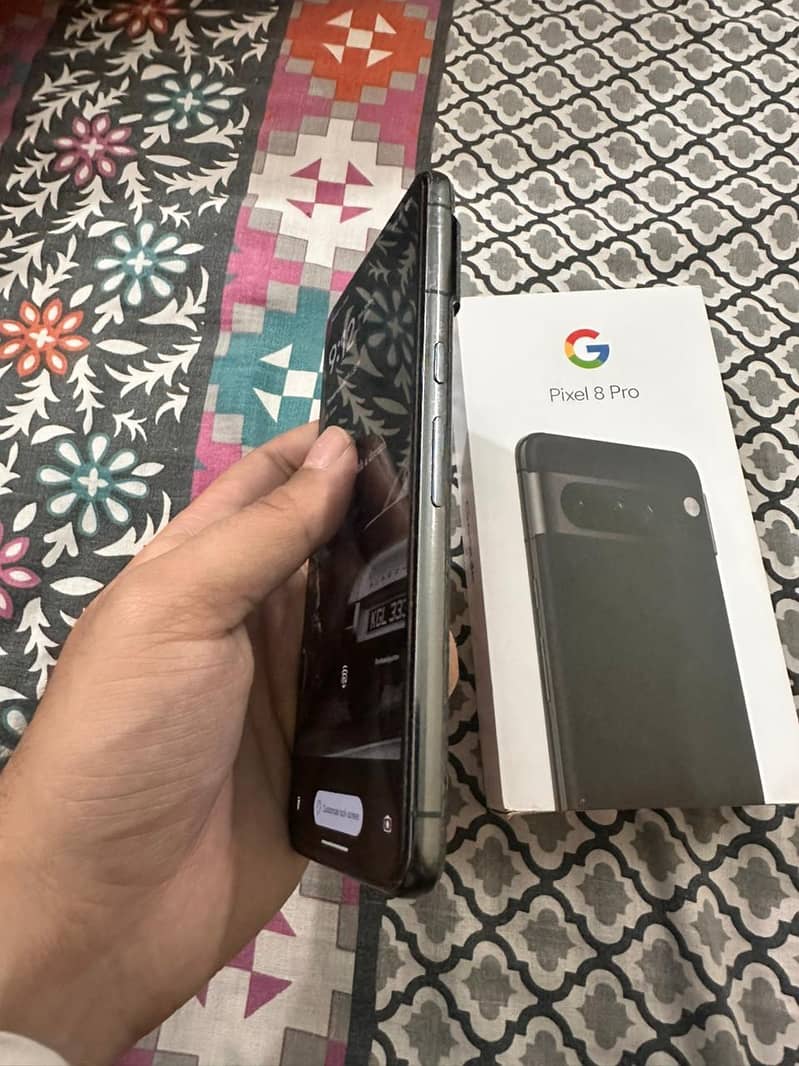 Google Pixel 8 pro 4