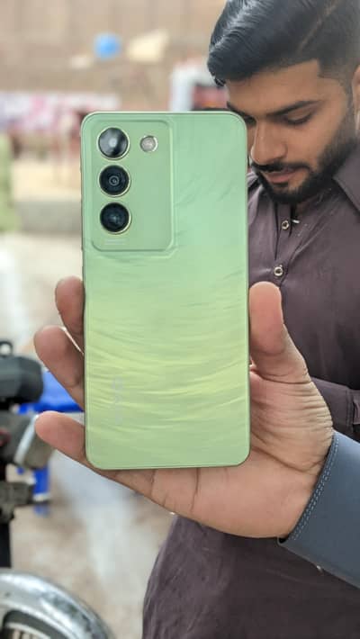 10/10cindition 8+8 256 gb ram