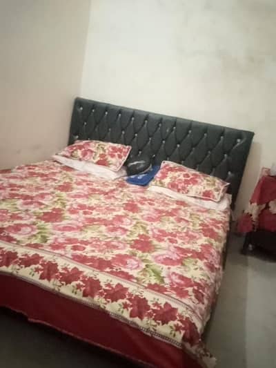 bed and spring metrus new condition ya 2ono sale krni ha