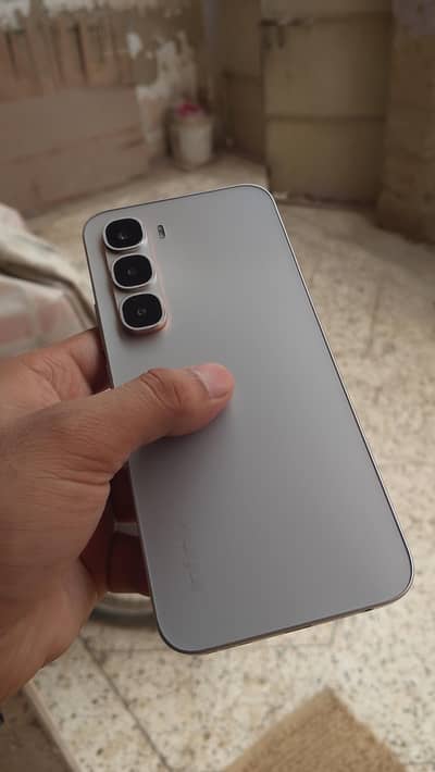 Infinix hot 60 pro 8/128 warranty 10 month available