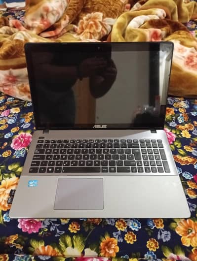 I'm selling touch screen laptop asus