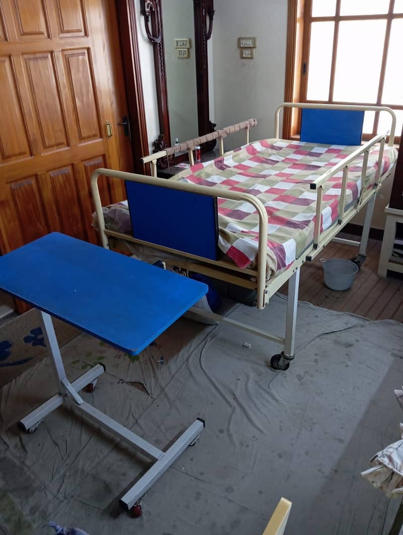 Single mechanical bed + side table 0