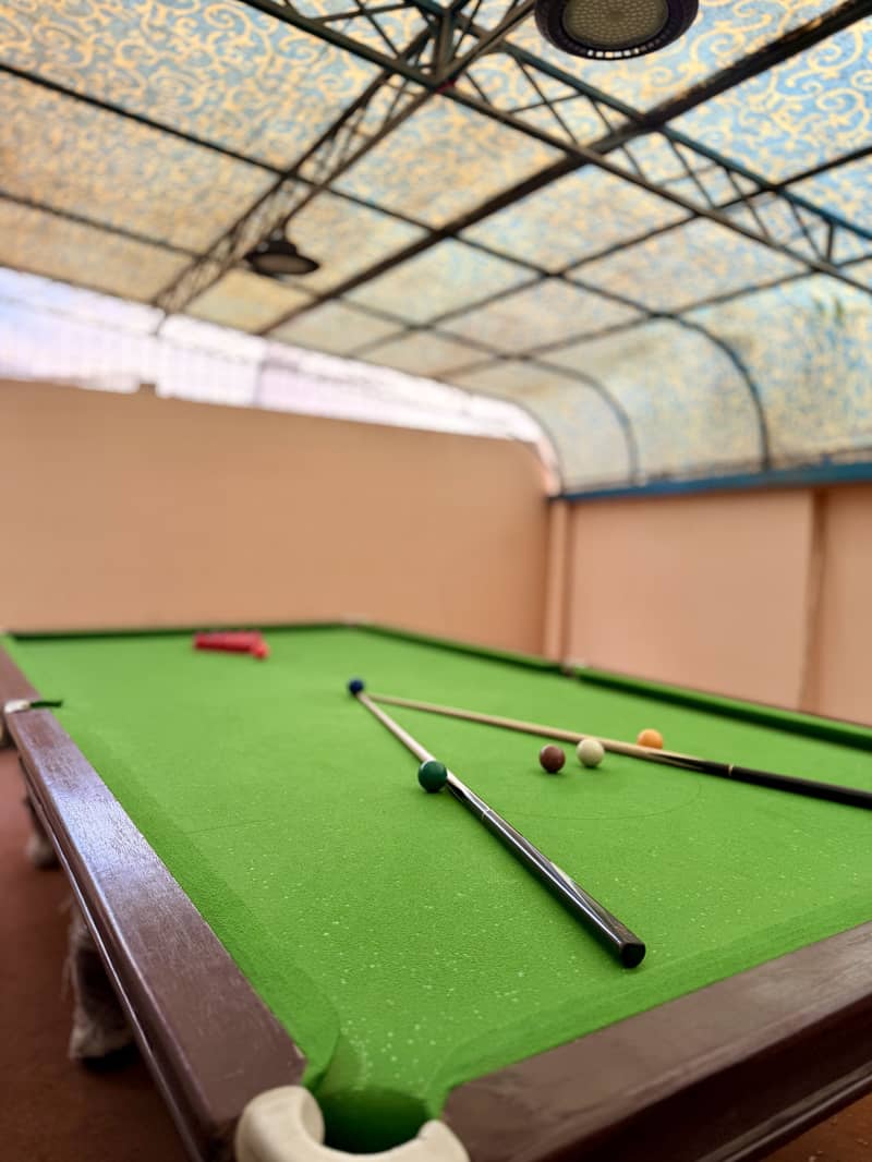 SNOOKER TABLE 0