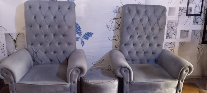 Bed room chairs full posish