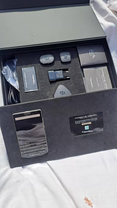 BLACKBERRY PORSHI DESIGN P9983 03157731988