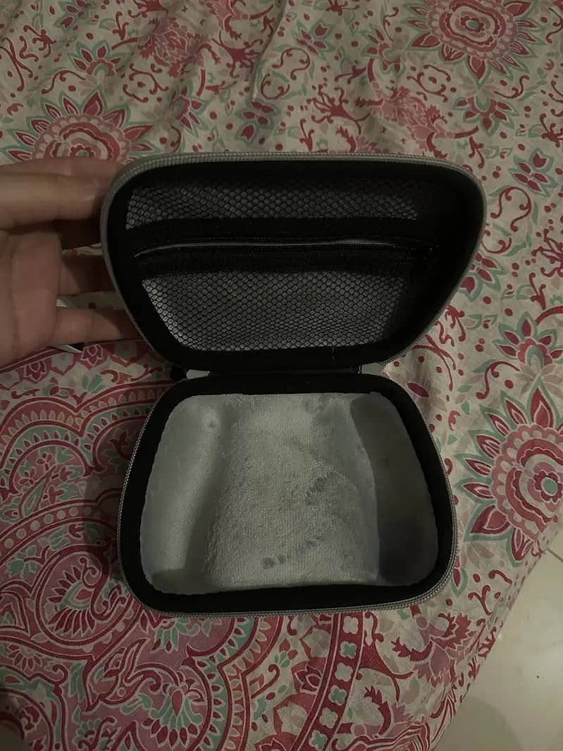 PS5 Controller + Controller Case 1