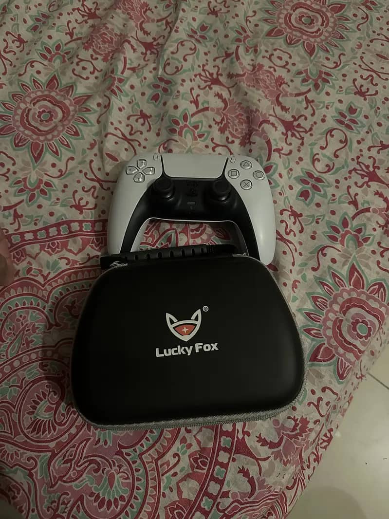 PS5 Controller + Controller Case 2