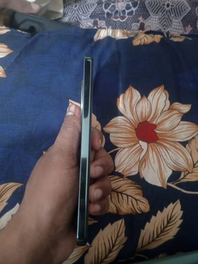 box charger sat h all ok both achi phone ha 8+8 256