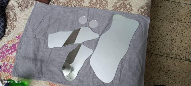 wall Decorated Mirror Set.