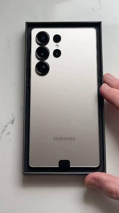 Samsung S25 ultra (New only box open)