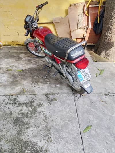 Honda CD 70 dhoom.