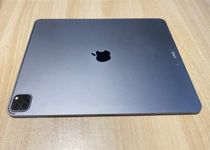 I pad iPad Pro 12.9” M1 (5th Gen) 256GB + Apple Pencil + Cover | Exce