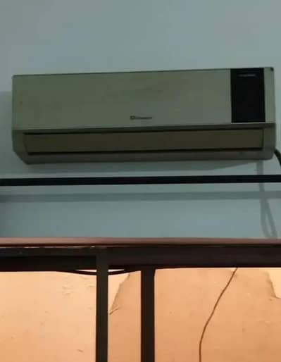 1 ton dawalance ac  good condition fix price