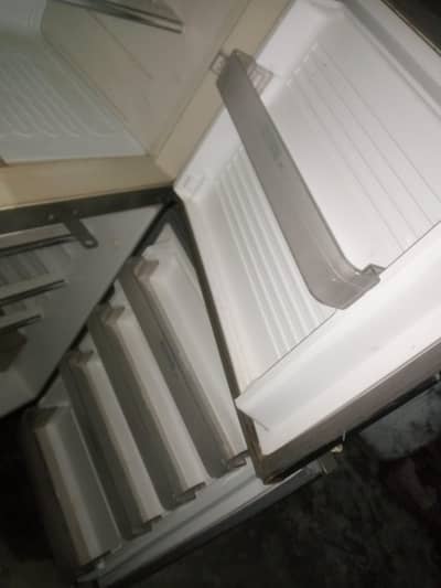 dawlance medium size fridge