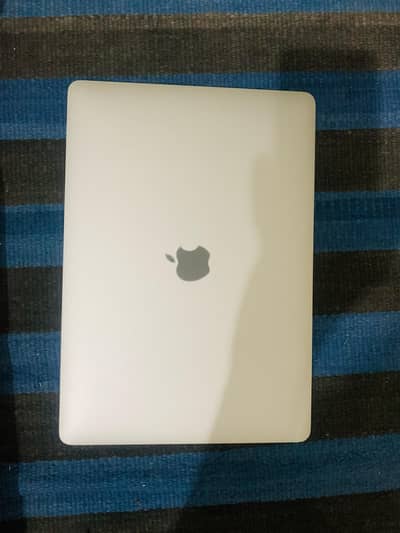 MACBOOK PRO M1