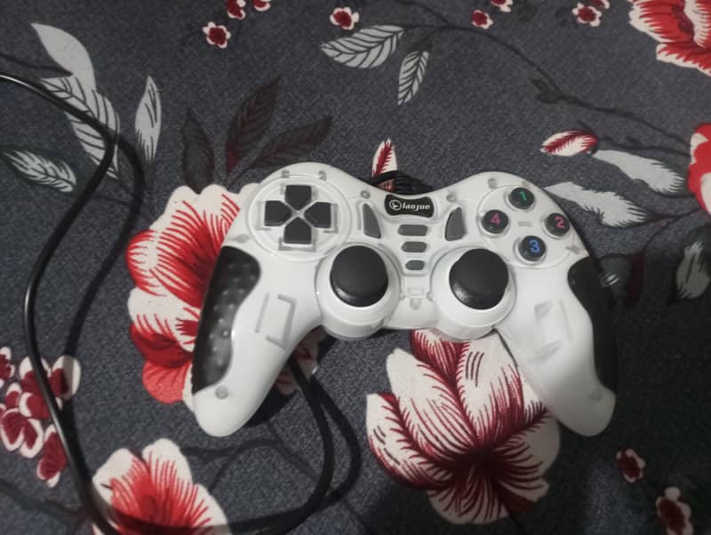 Wired Gaming console 0