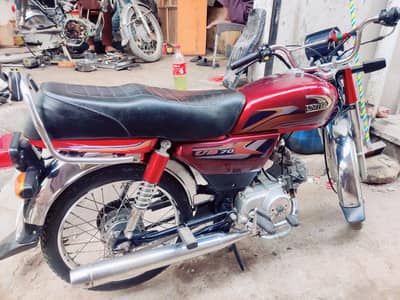 United CD70 Red CLR  Model 2025