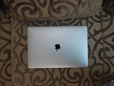 15" Apple Macbook Pro 2017 i7 16GB+256GB