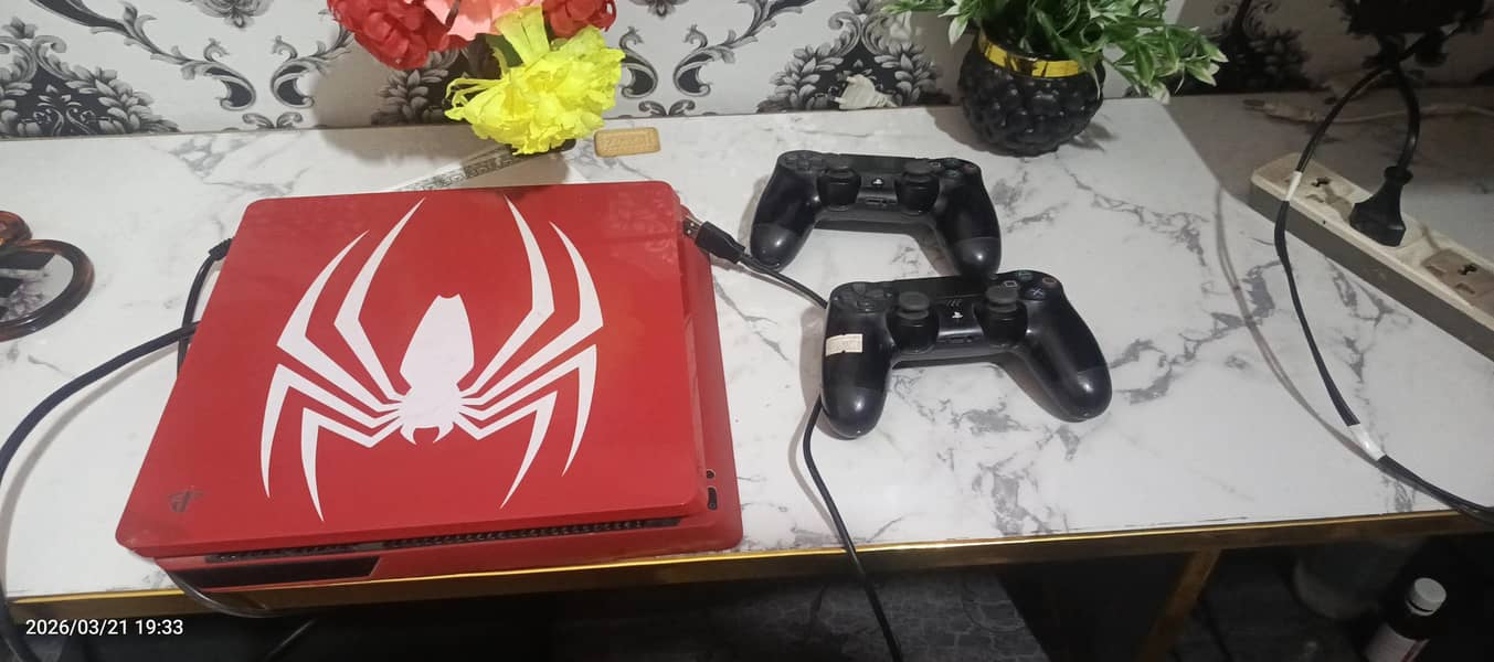 PS4 with 2 controller 0