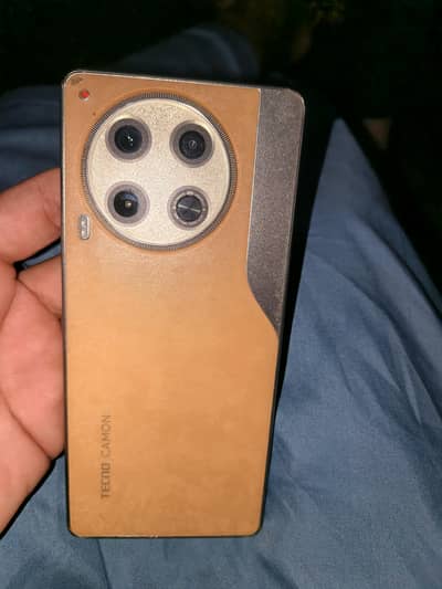 Tecno Camon 30