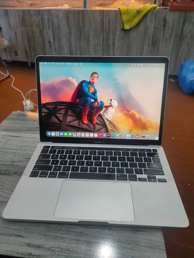 2020 Macbook pro core i7 32gb ram 512gb storage 13inch