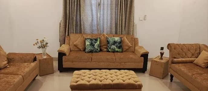 8 seaters sofa with Table