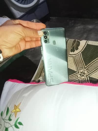 mobile me koi bh masla nahi hy daba charjr sath hy taicno spark 7