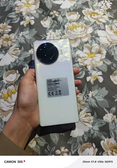 8+8GB RAM 256 storage