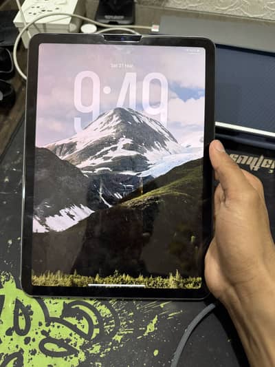 Ipad air 5th gen m1 2022 256 gb9/10 91 battery health student use