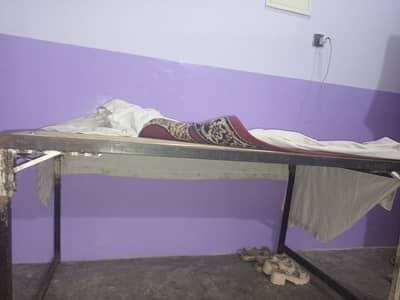 30 kg weight high frame table size 5×3.5 feet lambai 3 feet chorai