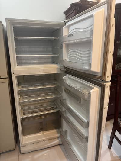 Used dawlance fridge