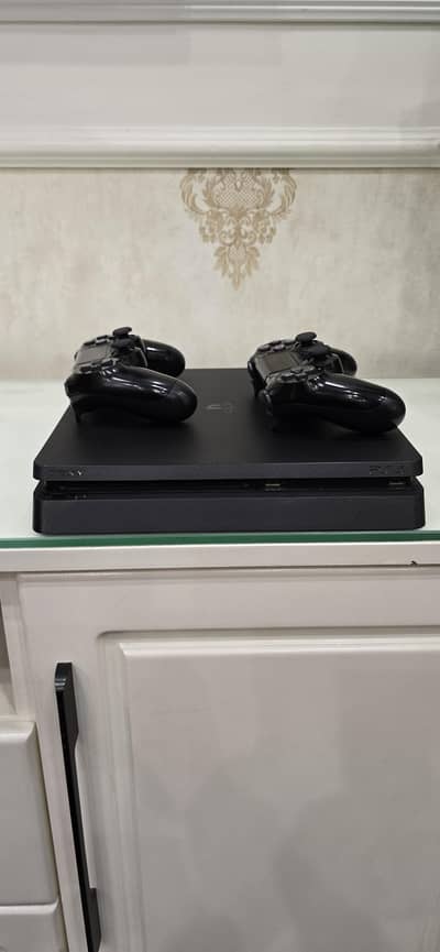 PS4 1TB Jailbroken (Filled with Games) + 2 Controllers  - 10/10