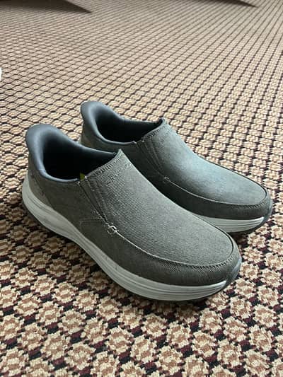 SKECHERS SLIP IN BRAND NEW