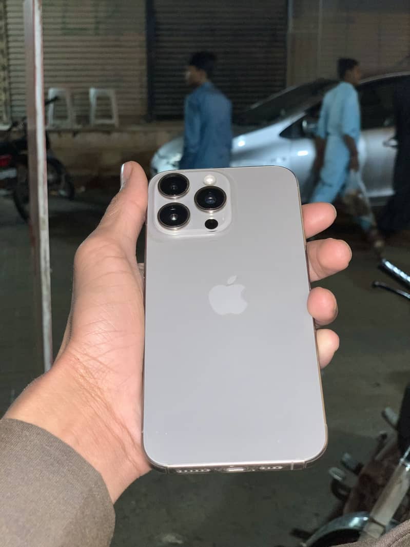iPhone 15 pro max 0
