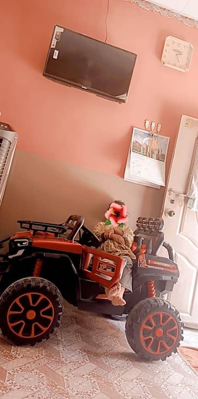 kids large battery operated ride-on jeep/off-,road car gud condition