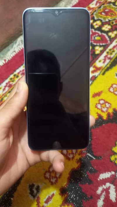 iske sath iska dabba hai aur iski  ram 4 128 hai