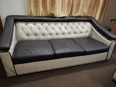 5 Seater Sofa Set in Good Condition For Sale
