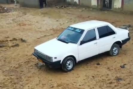 nissan sunny vip body & engine room srf ring ka kaam hn