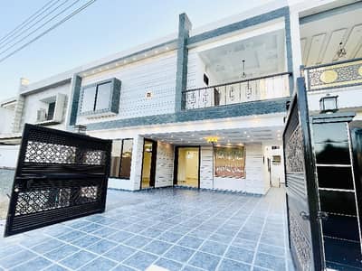 Park Facing 10 Marla House Near To Main Boulevard Near To Market And Commercial