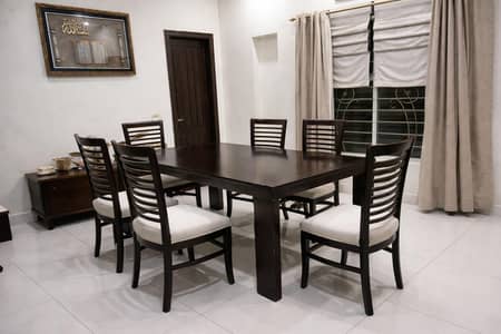 6 Seater Dining Table Set + Mirror – Urgent Sale