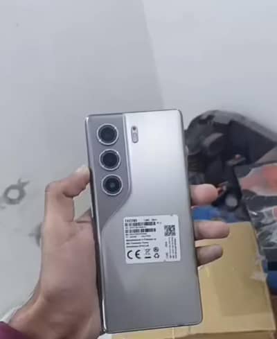 10/10 2;3 month used only 256/8 gbbox chargeer sat hn( exchange poss)